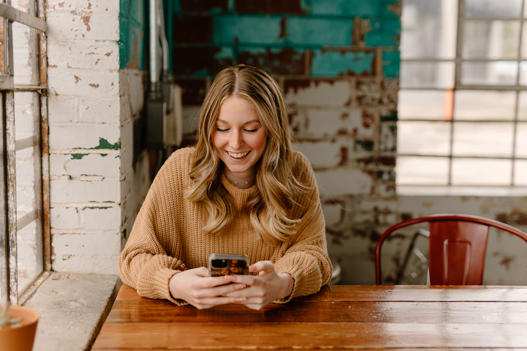 How to text a Gemini woman